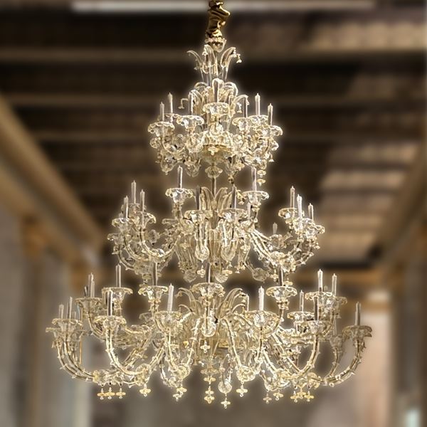 Eccezionale lampadario in vetro soffiato trasparente con inclusioni dorate