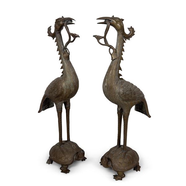 Trampoliere in piedi su una tartaruga, coppia di sculture in bronzo