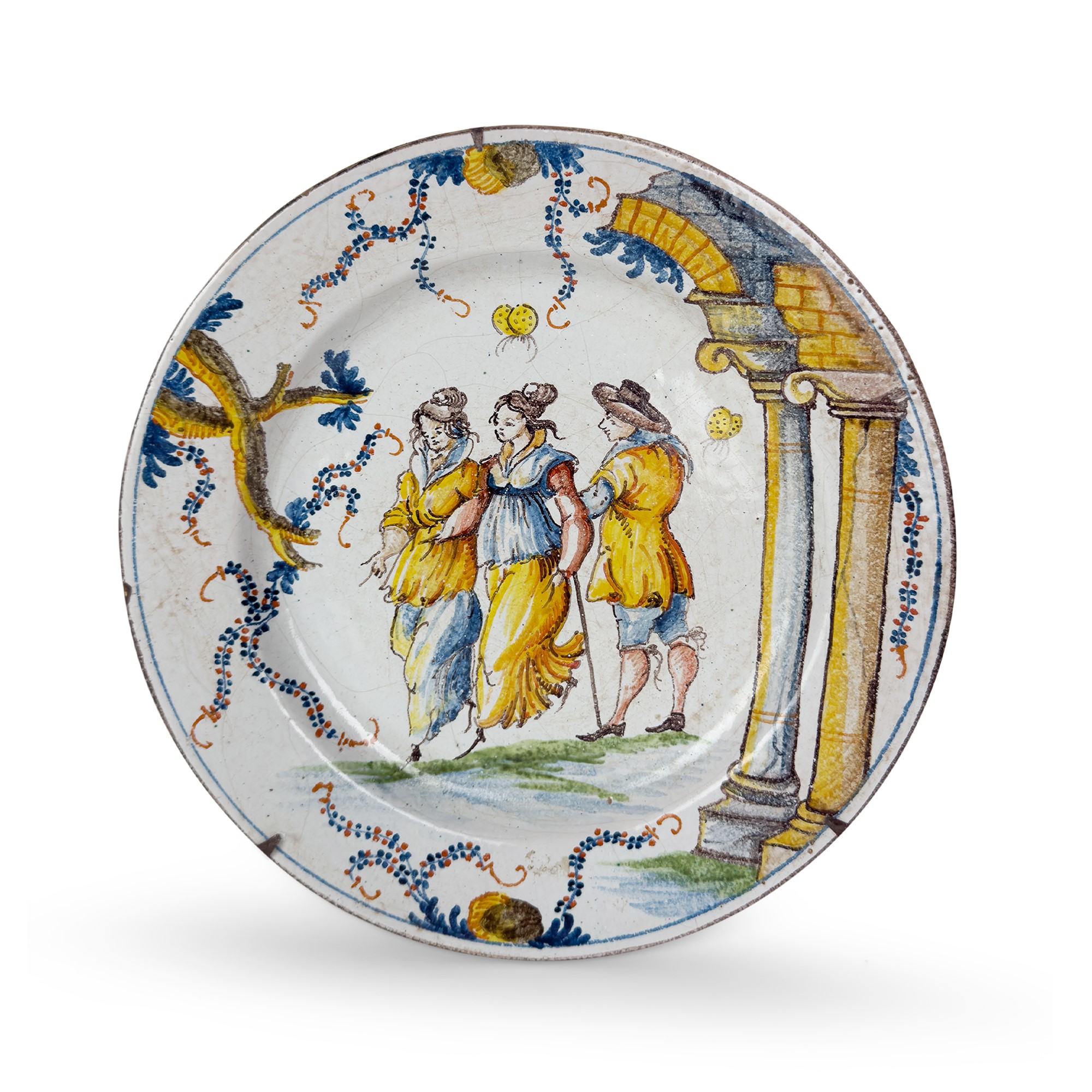 Coppia di antichi piatti in maiolica bianca e policroma, decorazione con tre figure e ruderi