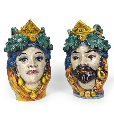 Giacomo Dolce, Coppia di vasi in maiolica policroma a testa di moro (Caltagirone)