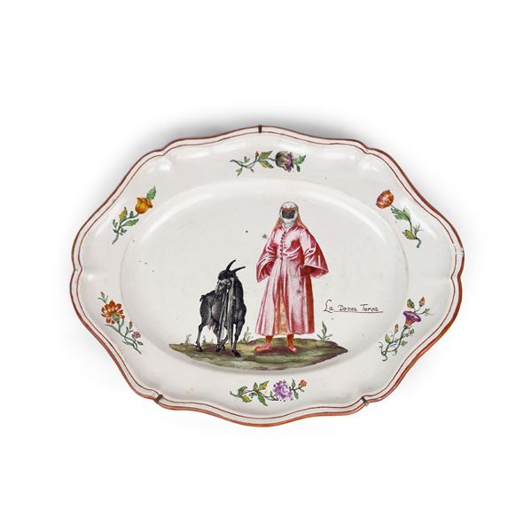 Vassoio in maiolica bianca e policroma, XIX secolo