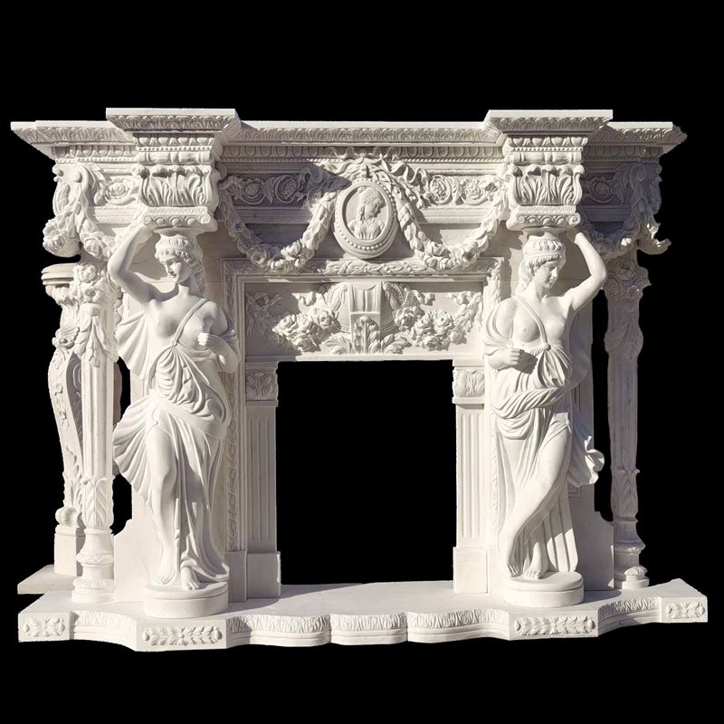 Grande camino in marmo bianco, con decorazioni neoclassiche a medaglioni e festoni