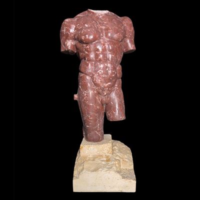 Scultura in marmo rosso, Nudo maschile acefalo