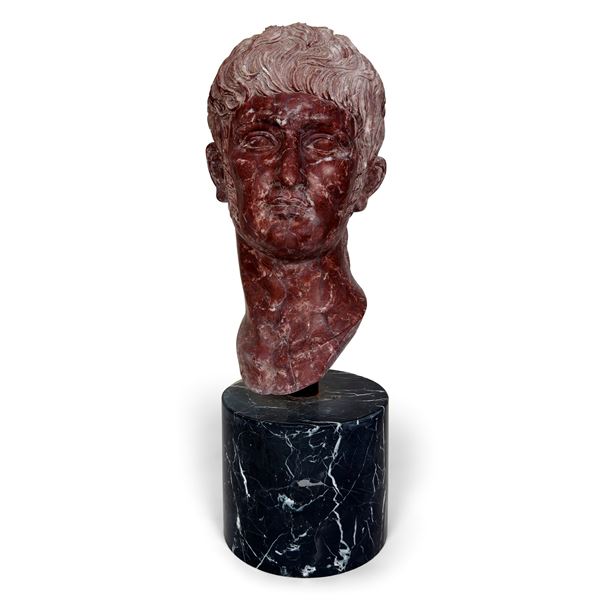 Testa di Cesare in marmo rosso