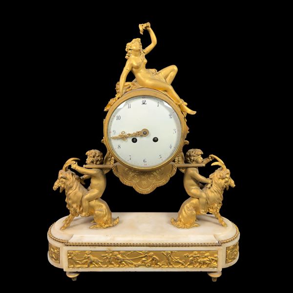 Pendola in marmo bianco e bronzo dorato, Francia, XIX secolo