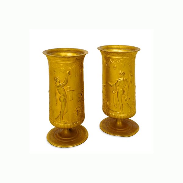 Coppia di bicchieri in bronzo dorato, inizi del XX secolo