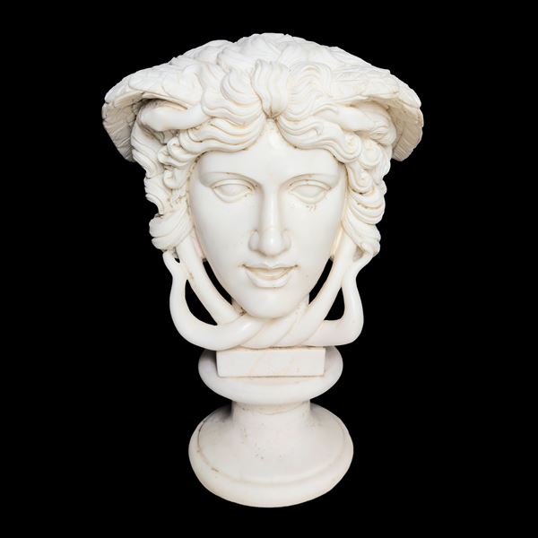 Medusa Rondanini in marmo bianco