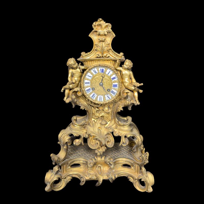 Francia, Pendola in bronzo dorato con quadrante circolare e figure allegoriche, XIX secolo