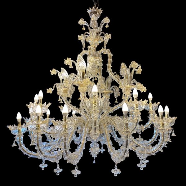 Lampadario in vetro incolore e dorato a ventiquattro luci, Murano
