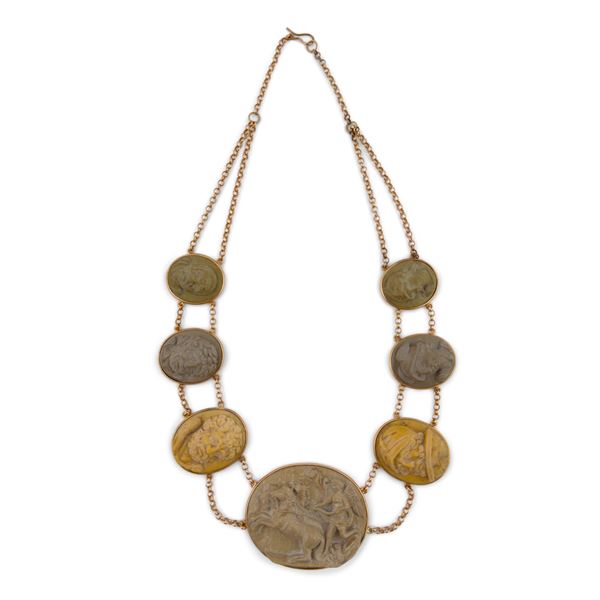 Collier in pietra lavica e giallo antico montata in oro 9kt., Napoli, XIX secolo