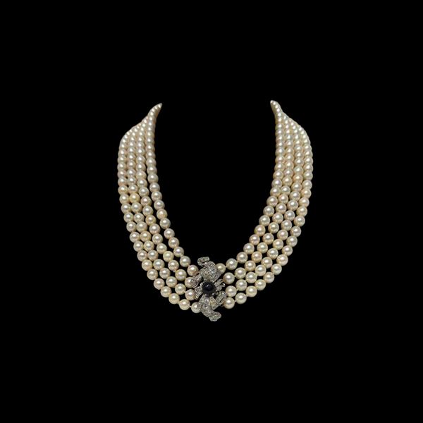 Collana a quattro fili di perle da 8mm.