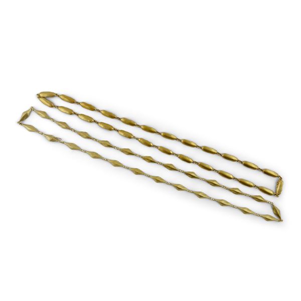 Due collane in oro giallo 18kt., manifattura sarda