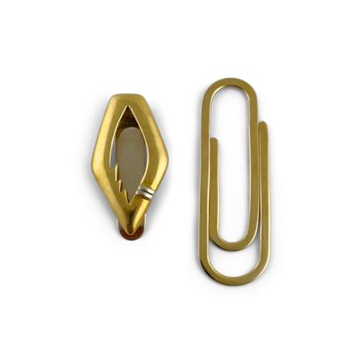 Due spille fermasoldi in oro giallo 18 kt, diverse forme