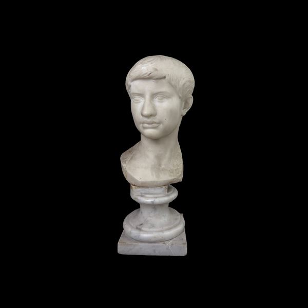 Testa di giovane in marmo statuario, XIX secolo