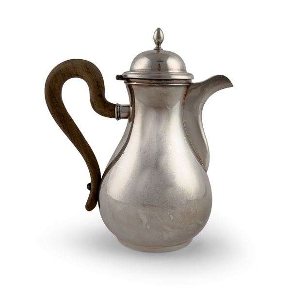 Caffettiera in argento a superficie liscia