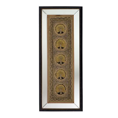 Pannello rettangolare decorativo, tessuto ricamato in paillettes, perline e fili dorati con pavon...
