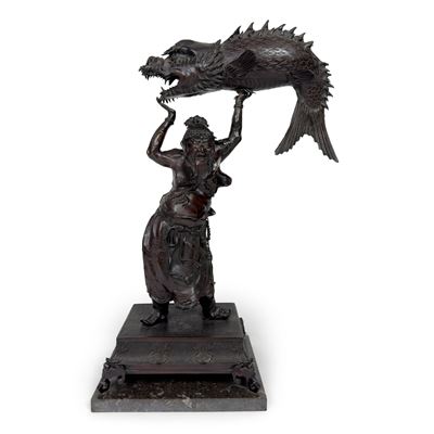 Giappone, Divinità che solleva un grande pesce, gruppo in bronzo patinato (periodo Meiji)