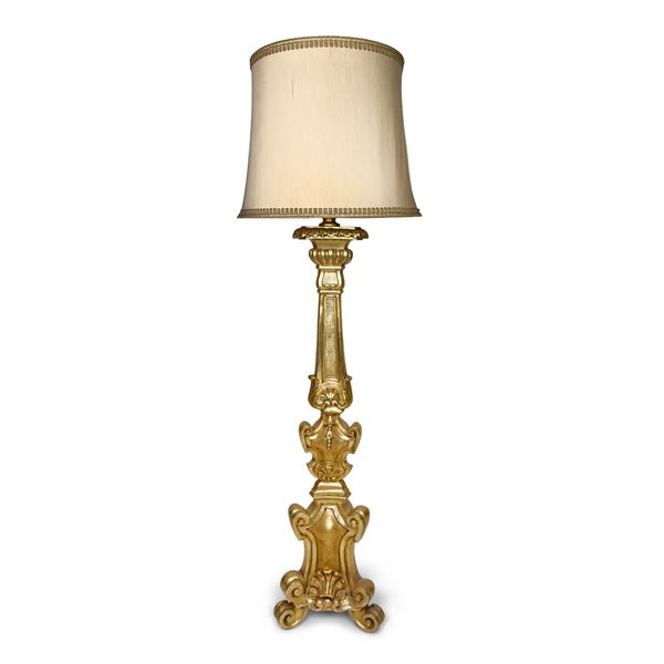 Grande torciere a balaustro in legno dorato