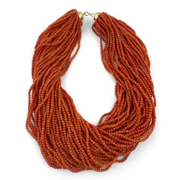 Collana torchon a 48 fili di corallo mediterraneo