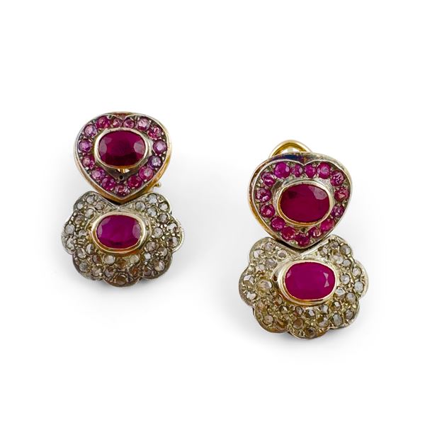 Paio di orecchini in oro giallo 18kt. e argento, inizi del XX secolo