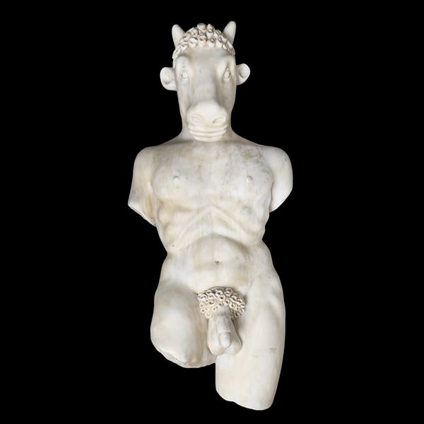 Minotauro in marmo bianco