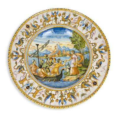 Molaroni, Piatto istoriato in maiolica bianca e policroma