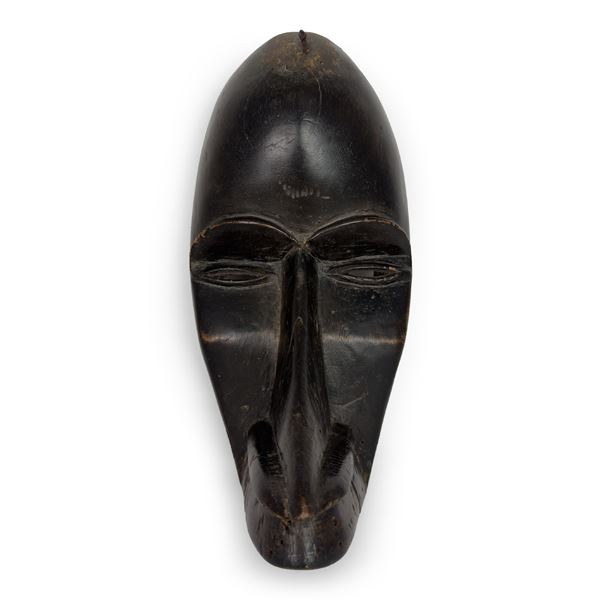 Maschera Dan Maou in legno scolpito, Costa d'Avorio, inizi del XX secolo