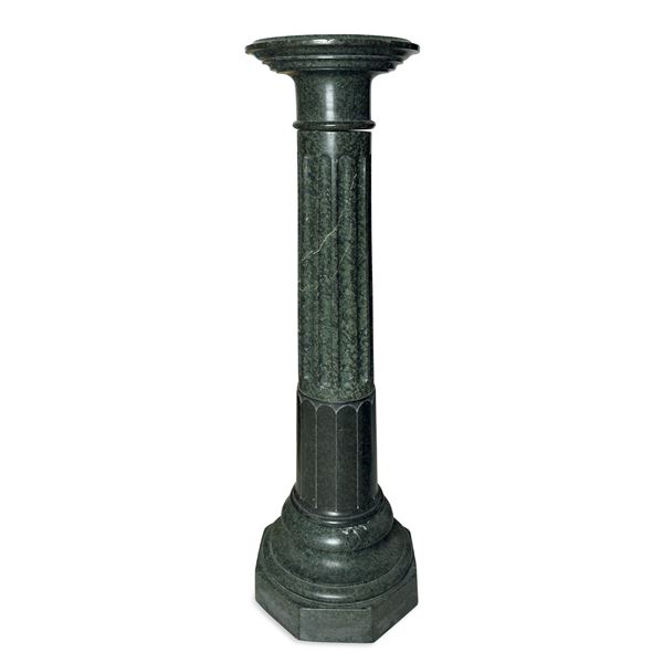Base a colonna in marmo verde