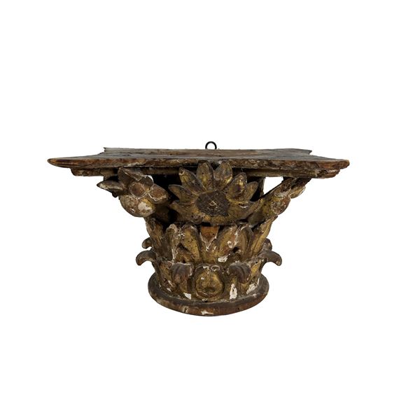 Capitello corinzio a uso mensola in legno dorato e intagliato, XVIII secolo