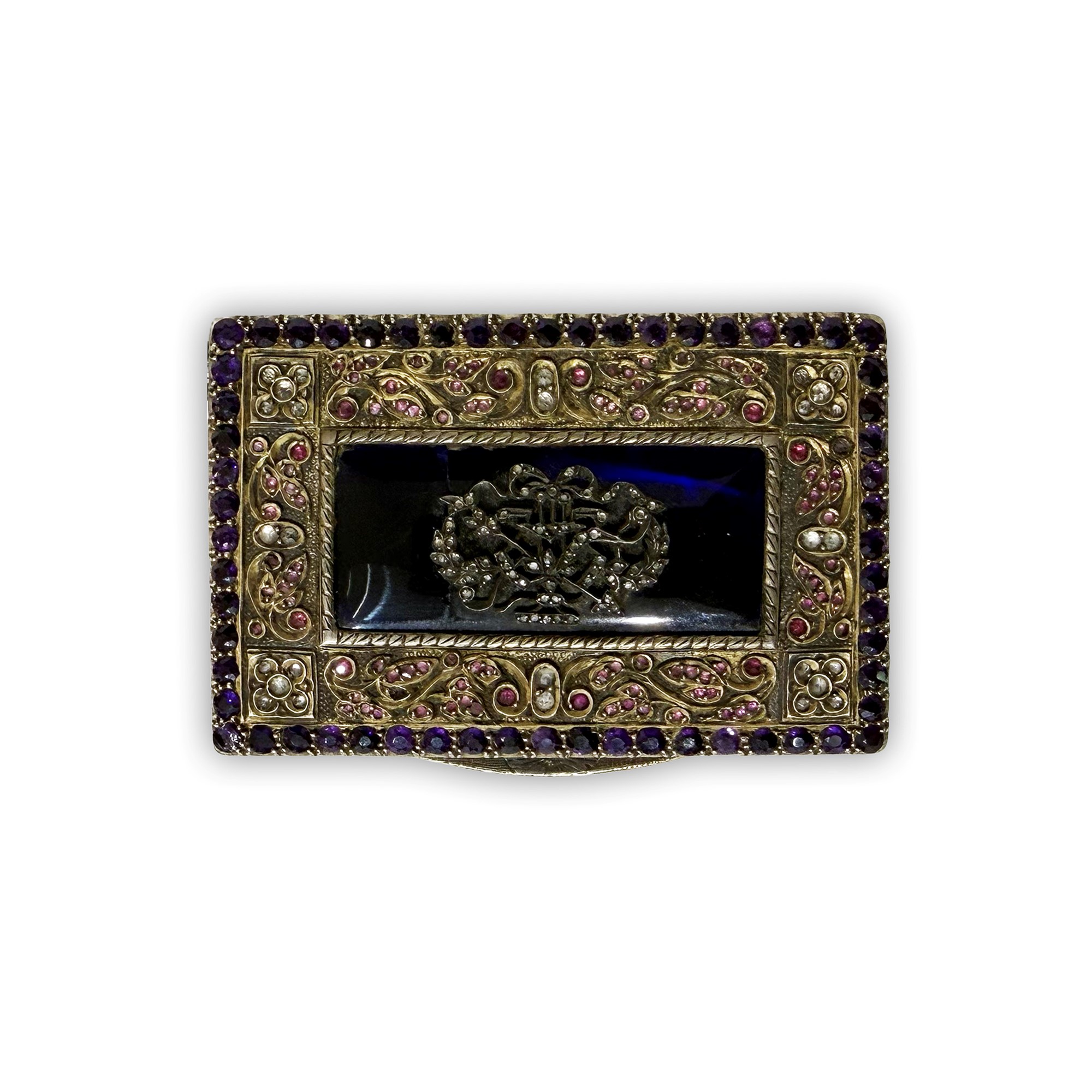 Tabacchiera rettangolare in argento con coperchio in vetro blu inciso e placchetta decorata