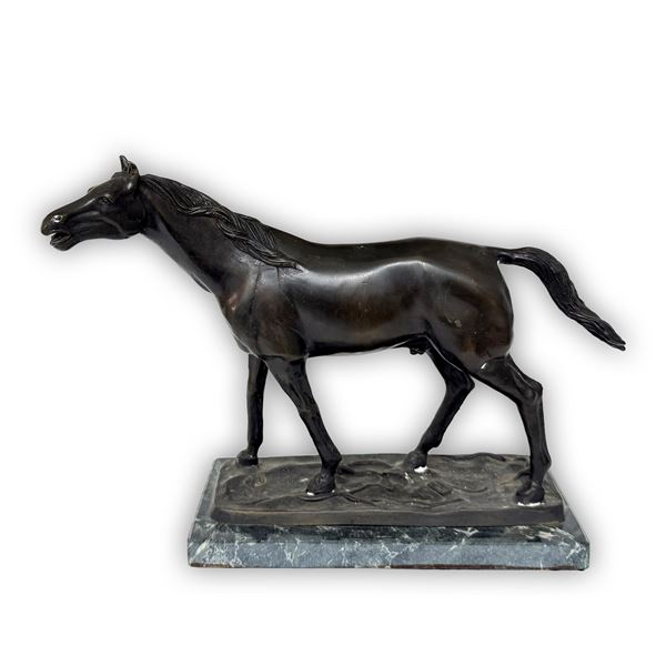 Cavallo in bronzo patinato, prima metà del XX secolo