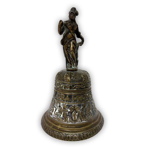 Grande campanello in bronzo patinato, XIX secolo