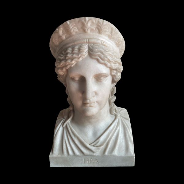 Testa di Era in marmo bianco