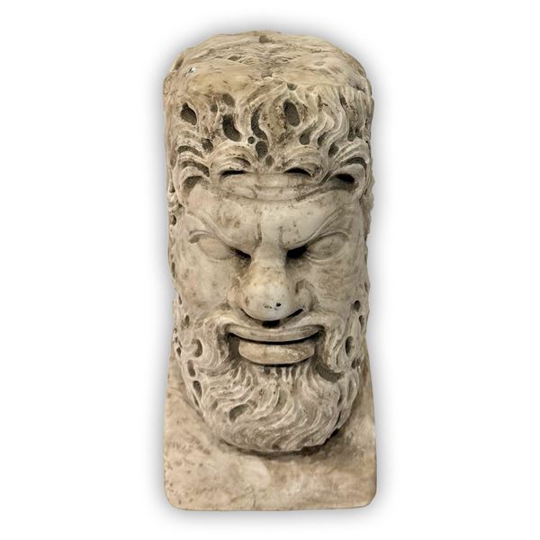 Testa virile barbuta bifronte in marmo