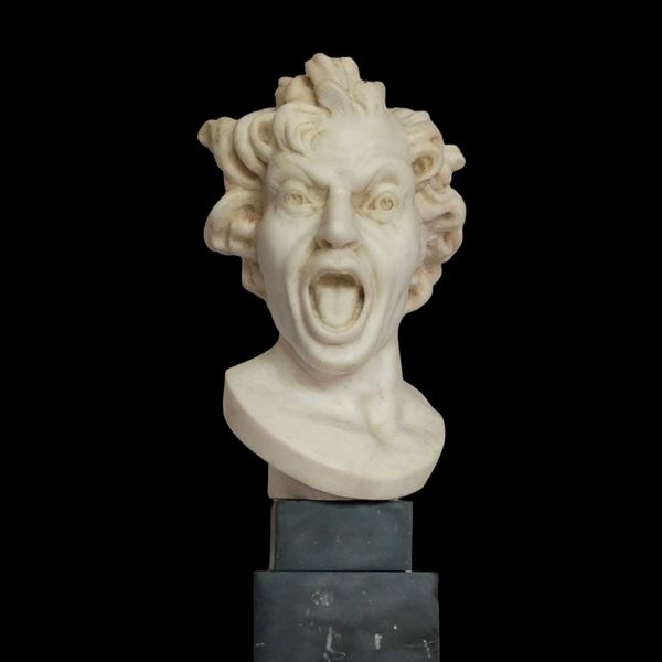 Busto in marmo bianco statuario raffigurante l'Anima Dannata