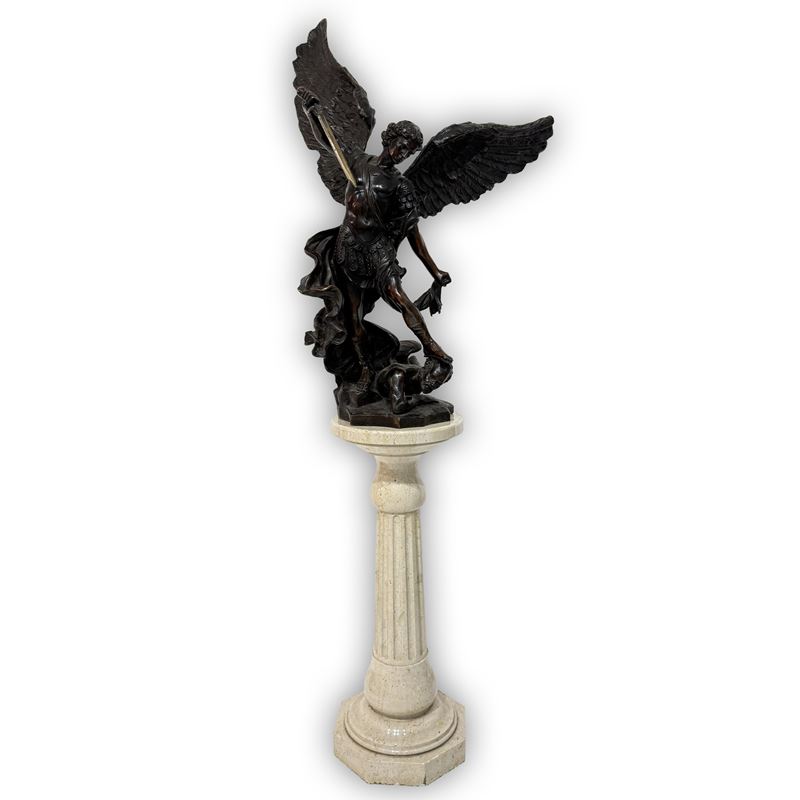Scultura raffigurante San Michele sconfigge il demonio, gruppo in bronzo patinato su base in marm...