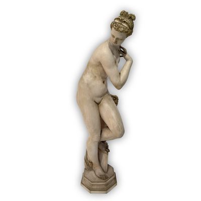 Venus Pudica, scultura in terracotta con patina bianca, piede ottagonale (h. 125 cm)