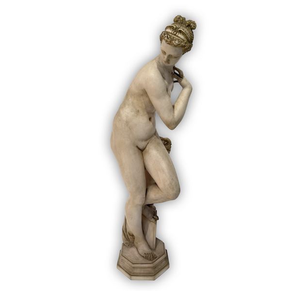 Venus Pudica in terracotta a patina bianca