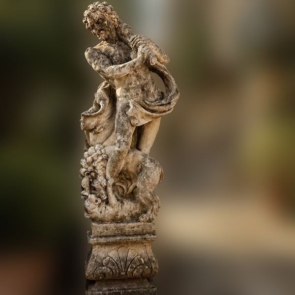 Ercole con la clava, antica scultura in pietra di Vicenza