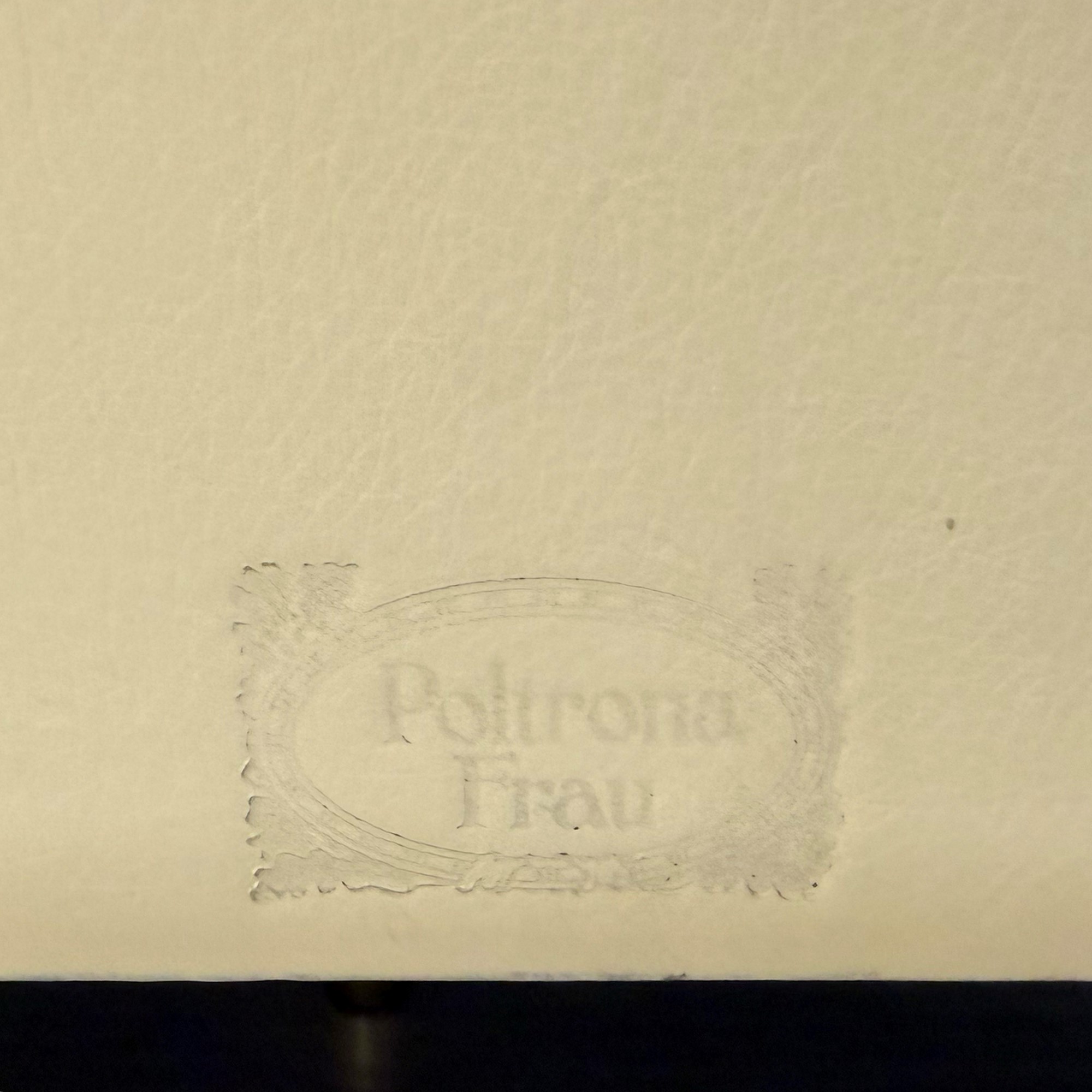 Poltrona Frau, Divano a due posti in pelle giallo paglierino (1995)