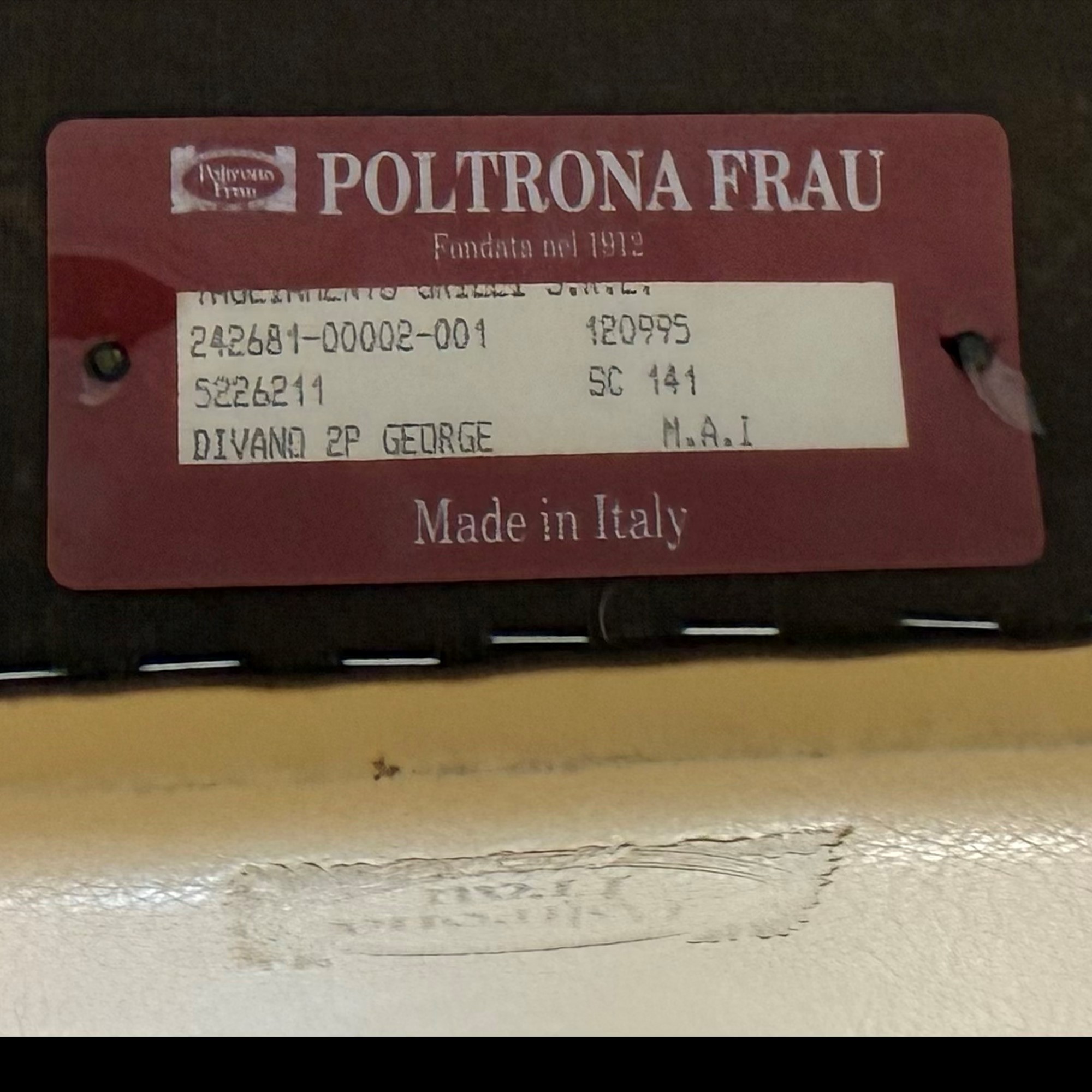 Poltrona Frau, Divano a due posti in pelle giallo paglierino (1995)