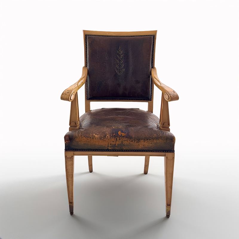 Marco Gobbi, Poltrona in satin wood rivestita in cuoio, Roma