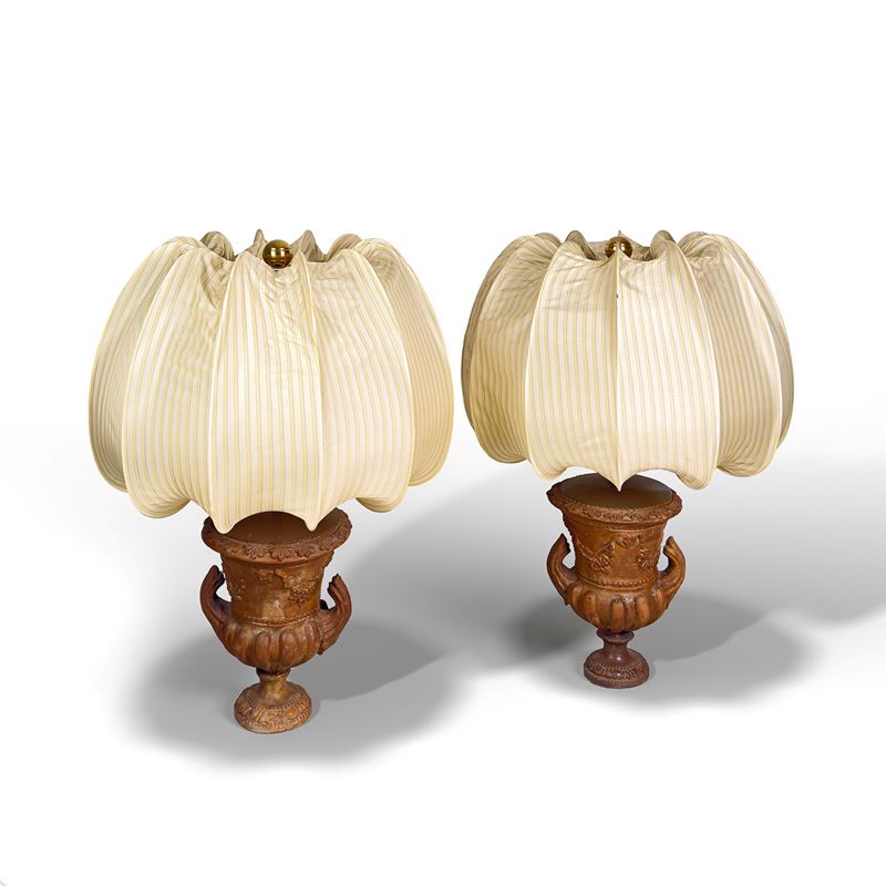 Marco Gobbi, Coppia di vasi biansati in terracotta montati a lampada
