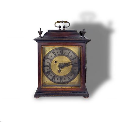 Pendola da tavolo, cassa in noce, XVII secolo