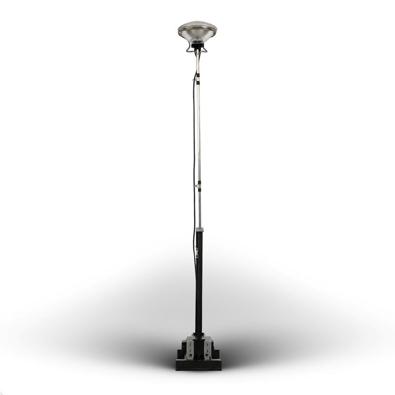 Achille e Pier Giacomo Castiglioni per Flos, Toio: lampada da terra con stelo telescopico a sezio...