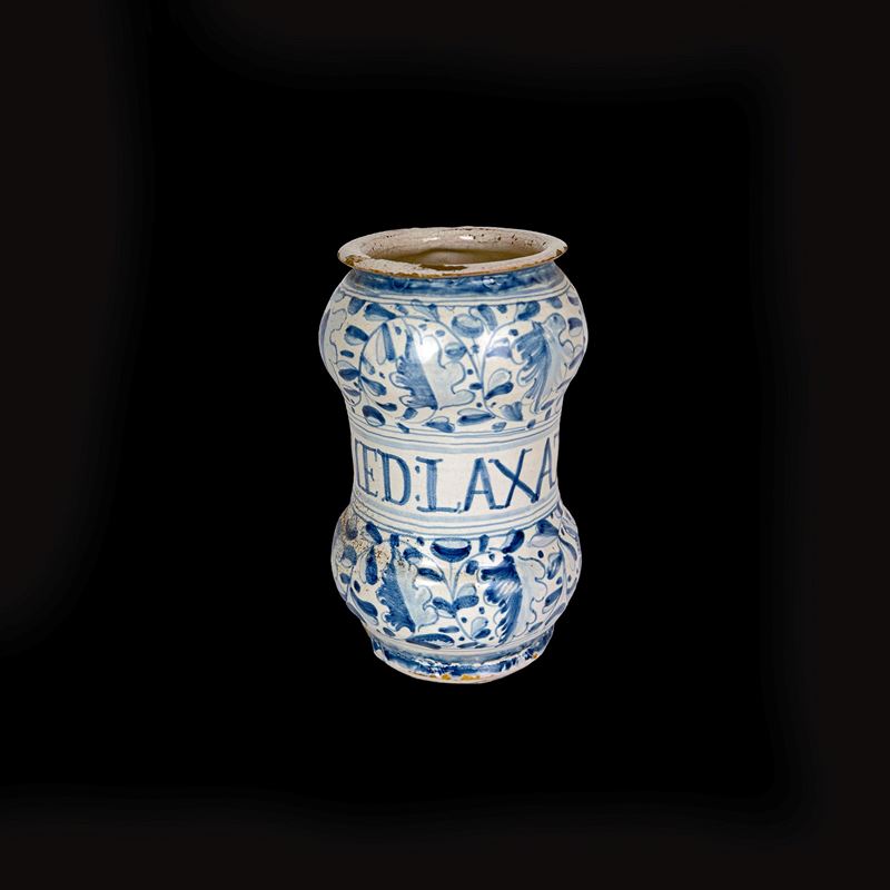 Albarello in maiolica bianca e blu, Marche, XVII secolo