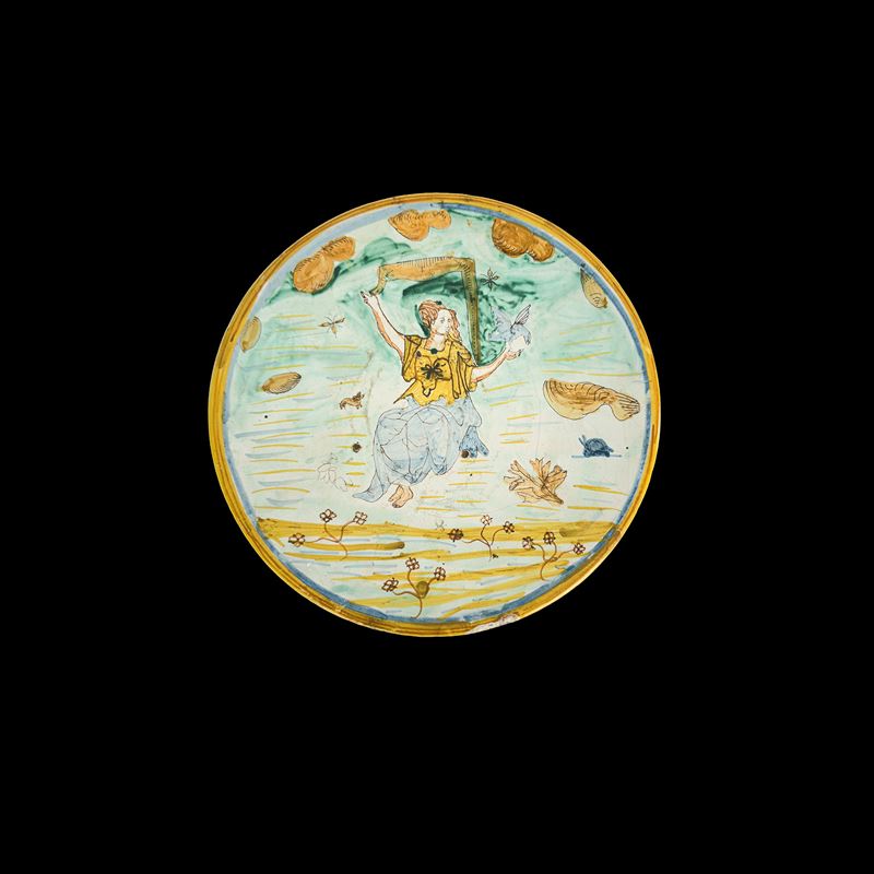 Probabilmente Urbania, Alzata in maiolica bianca e policroma, XVIII secolo