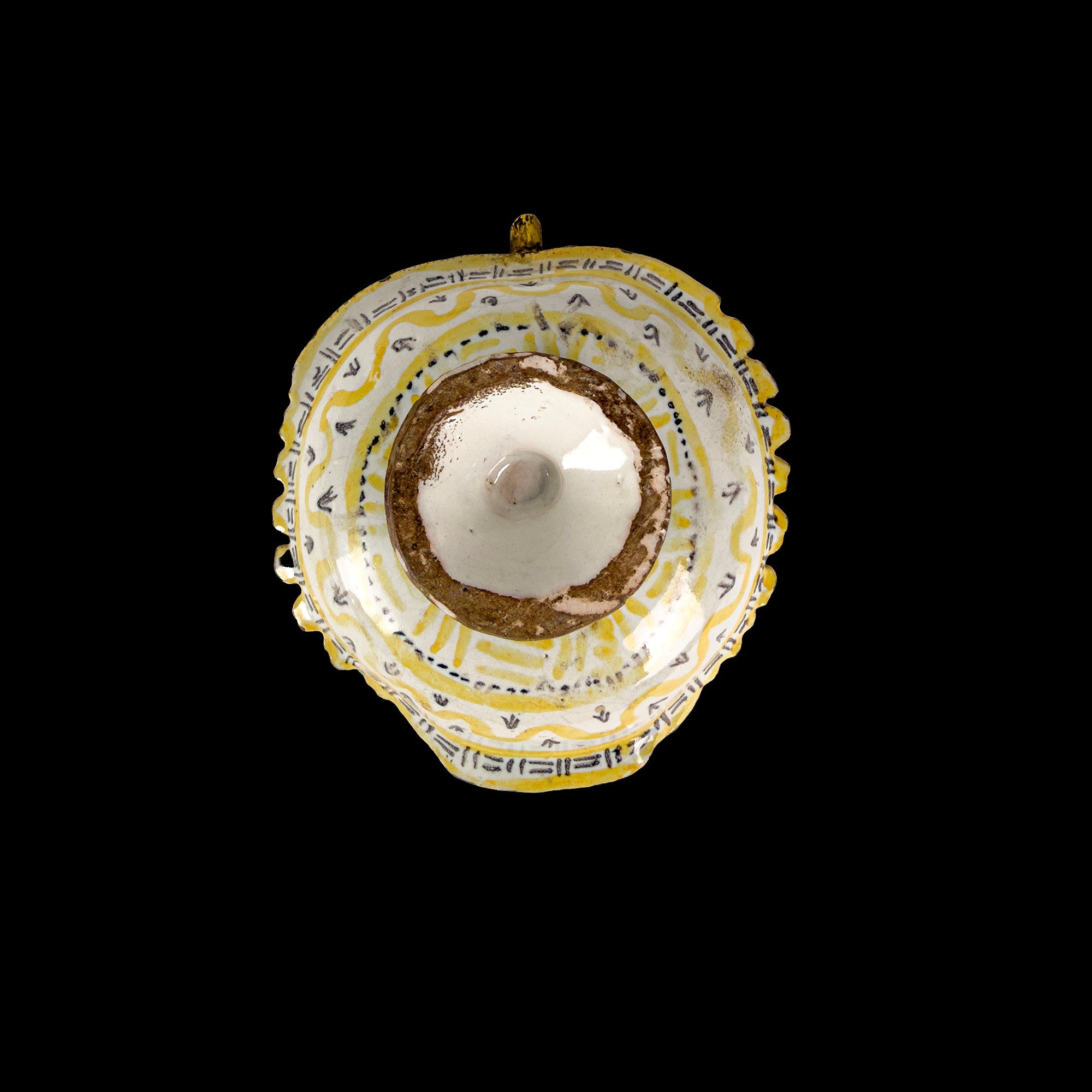 Deruta, Alzatina in maiolica policroma, XVII secolo