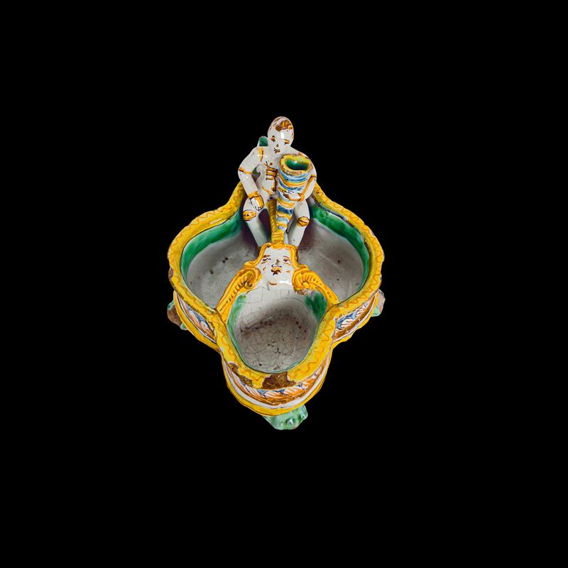 Deruta, Calamaio quadrilobato in maiolica bianca e policroma, XVII secolo