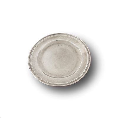 Pietro Moretti (attribuito, 1746-1766), Piatto in argento, Roma, diametro 23 cm